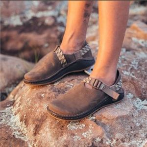 Chaco Pedshed leather clogs Vibram Sole Gray brown loafers